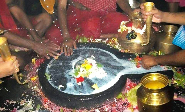 শিবরাত্রি করছেন, কিন্তু জানেন কি শিবরাত্রির প্রচলন কিভাবে হয়?