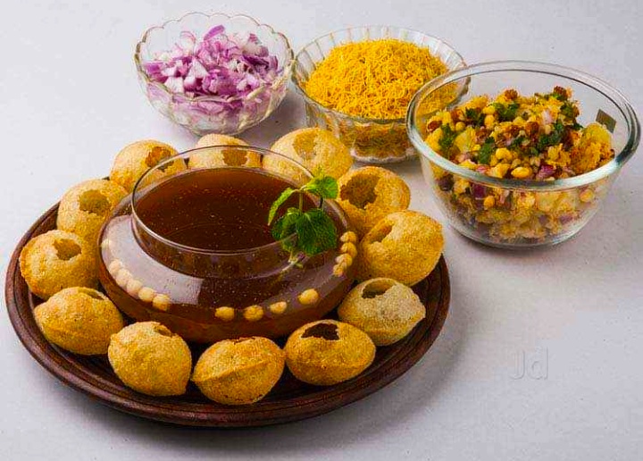 ফুচকা মানেই জিভে জল