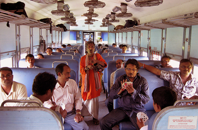 ডেইলি প্যাসেঞ্জার-আড্ডা, ঝালমুড়ি আর সিট ভাগাভাগি