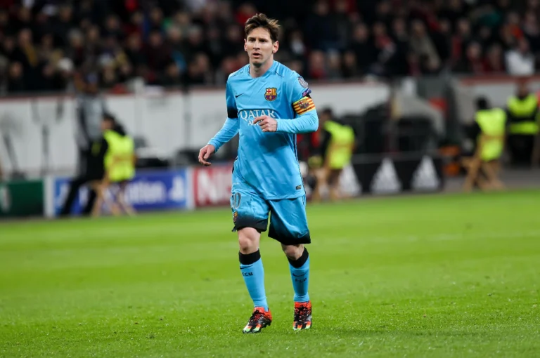 আপনি মেসির ভক্ত? হাত মেলান মেসির সাথে │ জেনে নিন মেগা ভারত সফরের খুঁটিনাটি │ Messi GOAT India Tour MESSY PLAYING AS Football player in action wearing a blue jersey │ MESSY GOAT INDIA TOUR