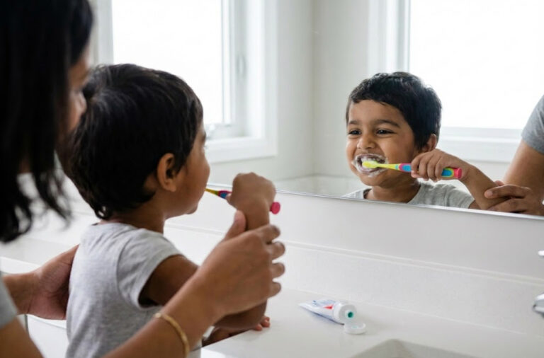 Dental Care Tips for Kids, হাসিখুশি শিশু সঠিক নিয়মে দাঁত ব্রাশ করছে - Kids brushing teeth technique and oral hygiene guide