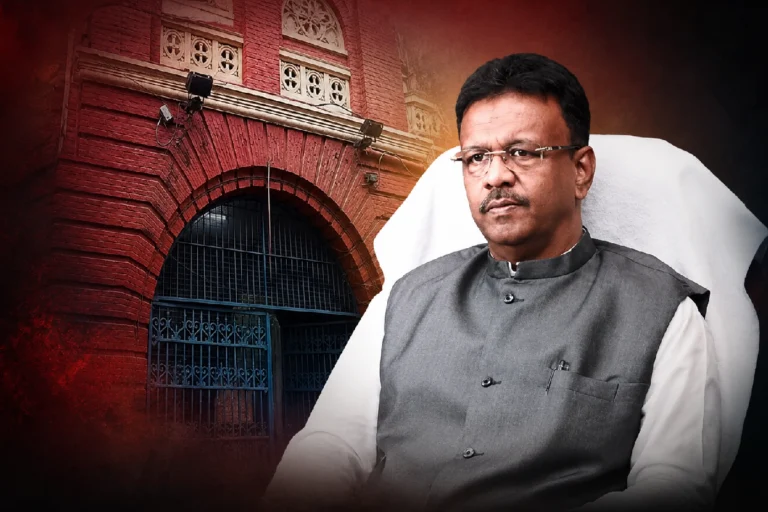 ববিকে বাধ্য করা হয়েছে ইস্তফা দিতে! মেয়র পদে ইস্তফা দিতে কেন বাধ্য করা হলো জানুন Firhad Hakim Resignation: Kolkata Mayor Firhad Hakim during a political event amid controversy surrounding his resignation from the mayoral post.