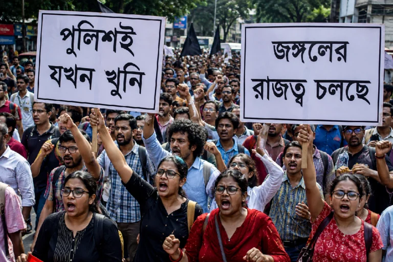 বারুইপুর এনকাউন্টার: মানবাধিকার কর্মীদের ভেজাল কান্না, এবং কিছু নিষ্ঠুর বাস্তব Baruipur Encounter Protest showing demonstrators during a human rights march over the Baruipur encounter case