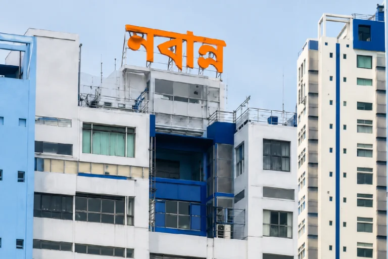 সরকার বদলাতেই কি বদলাচ্ছে রং? নীলের জায়গায় গেরুয়া, বাংলায় কোথায় কী পরিবর্তন? Nabanna Color Change: West Bengal administrative building nameplate appears in saffron after political transition