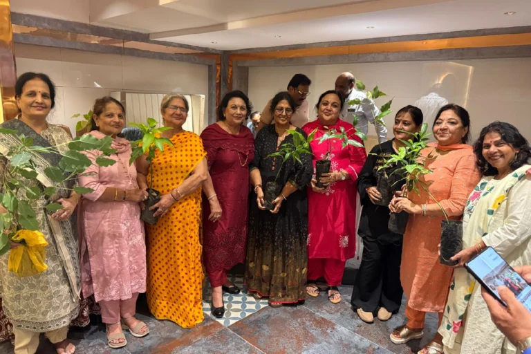 পাঁচ লক্ষ গাছ লাগানোর মহাউদ্যোগ! পরিবেশ রক্ষায় যুবসমাজের ঐতিহাসিক অঙ্গীকার Students and volunteers participating in the Advocates for Humanity Tree Plantation Campaign with community members during a large-scale environmental initiative in Noida.