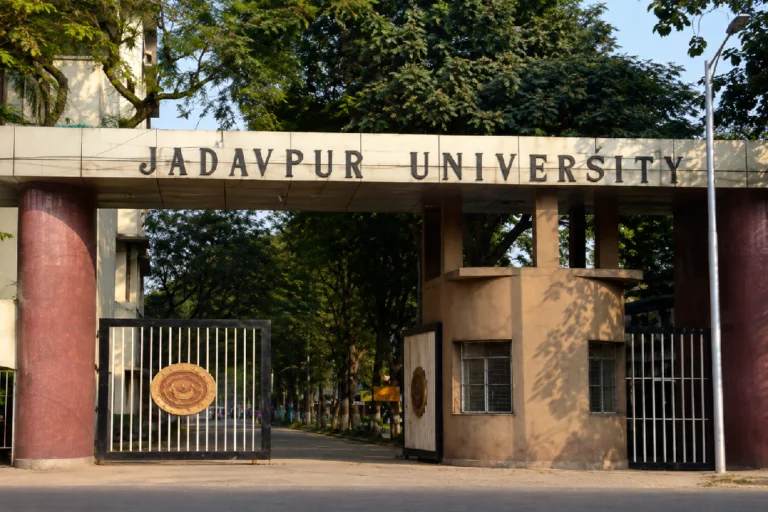 Jadavpur University Clash between SFI and ABVP supporters during student protest