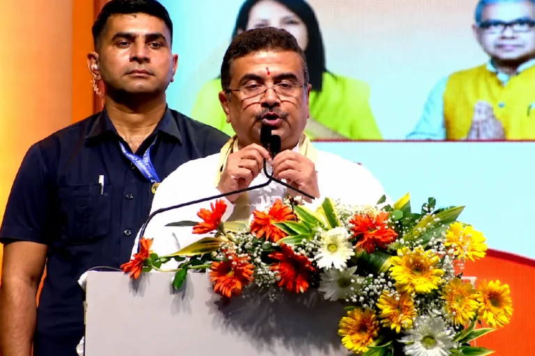 আয়ুষ্মান উদ্বোধনে মুখ্যমন্ত্রীর বড় ঘোষণা, “হাঁটু, কোমরের প্রতিস্থাপনও পাবেন”, আর কী জানালেন? CM inaugurated Ayushman Yojana in West Bengal, highlighting expanded healthcare benefits for residents