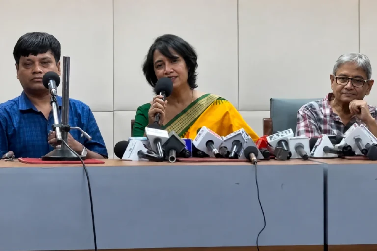 ওঁকে অপমান মানে আমাকেও অপমান’— জয় গোস্বামীকে ঘিরে বিতর্কে মুখ খুললেন তসলিমা নাসরিন Taslima Nasreen Joy Goswami Controversy: Taslima Nasreen addresses the media, speaking about the Joy Goswami controversy, freedom of expression, and equal rights for all women during a press interaction in Kolkata.