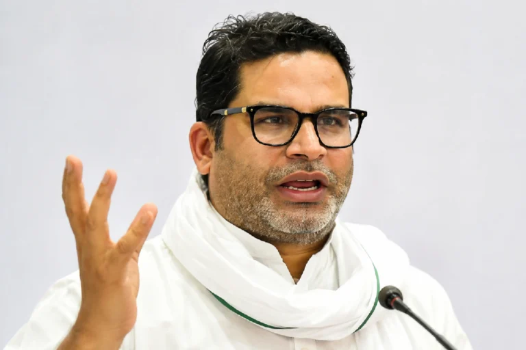 ৩০ বছরের বিজেপি দুর্গে ধস, কোন অঙ্কে ইতিহাস গড়লেন প্রশান্ত কিশোর? Prashant Kishor Bankipur Victory as Jan Suraaj Party founder addresses supporters after taking a decisive lead over the BJP candidate in the Bankipur Assembly by-election in Bihar.