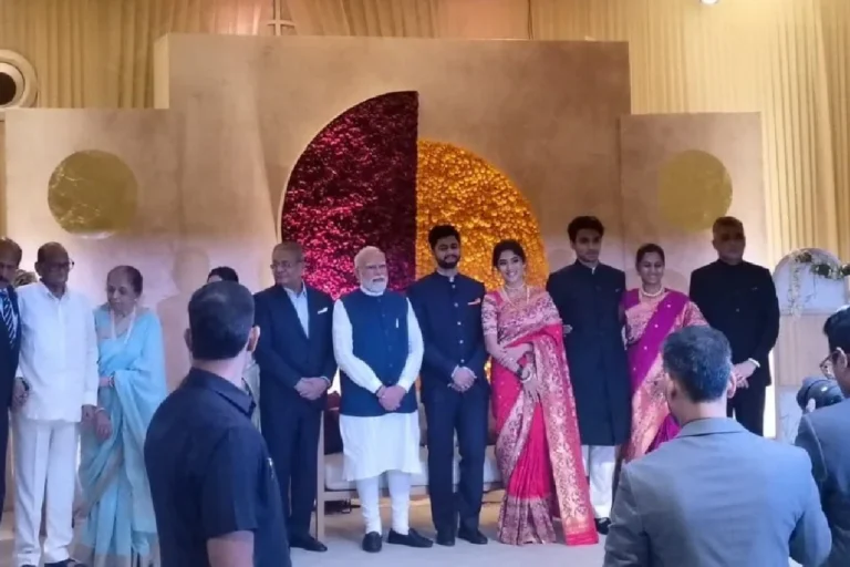 রাজনৈতিক বিরোধ ভুলে একই অনুষ্ঠানে মুখোমুখি মোদী-শাহ-রাহুল, কোথায় ঘটল এই বিরল দৃশ্য? PM Modi Rahul Gandhi at Supriya Sule's daughter wedding reception with Amit Shah and other political leaders