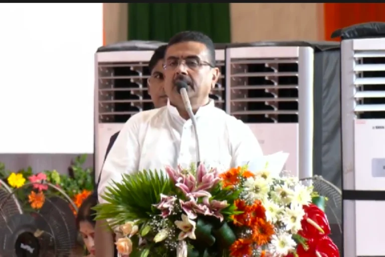 কার্নিভাল হচ্ছে না এবার! পুজোয় রাজ্য সরকারের কী কী কর্মসূচি, জানালেন মুখ্যমন্ত্রী West Bengal Durga Puja Government Programs featuring Mahalaya celebrations, drone show, cultural events and Kolkata festivities
