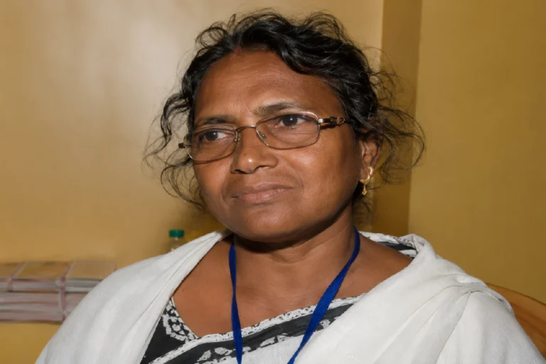 “বন্দুক দিয়ে ভয় দেখিয়ে অভিযোগ তুলতে চাপ” – হাইকোর্টে অভয়ার মায়ের বিস্ফোরক অভিযোগ, কী জানালেন তিনি RG Kar victim mother allegations against former MLA and officials over forced cremation and gunpoint threats.