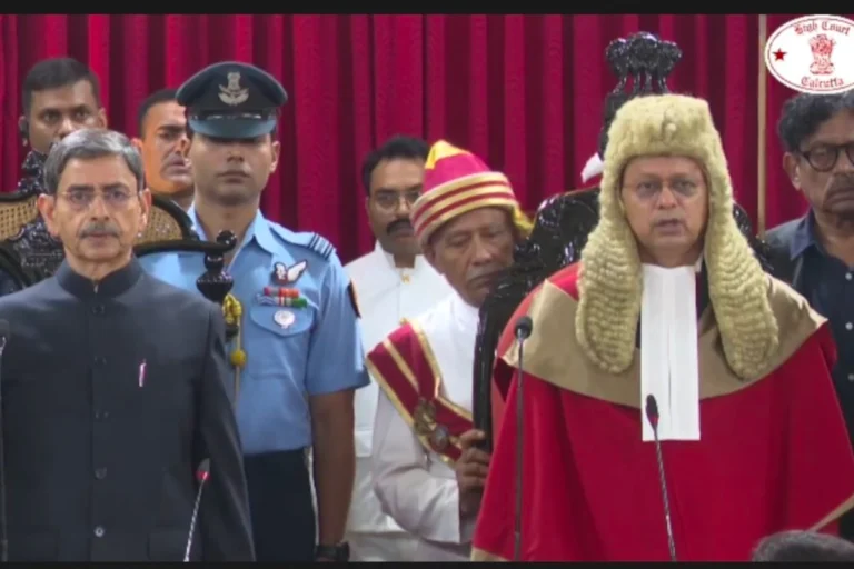 কলকাতা হাইকোর্ট পেল স্থায়ী প্রধান বিচারপতি রবীন্দ্র ভি. ঘুগে! এবার দ্রুত মিটবে দীর্ঘদিনের মামলার জট? Calcutta High Court Chief Justice Justice Ravindra V Bhoge taking oath as the new chief justice