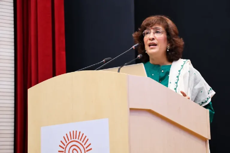 সফটওয়্যার ইস্যুতে যাকে ঘিরে এত বিতর্ক কে এই সীমা খান্না? Election Commission of India headquarters during the Seema Khanna ECI voter roll row investigation