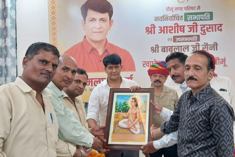 Chaumu Khandelwal Samaj felicitates Nagar Parishad representatives at Khandelwal Dharamshala