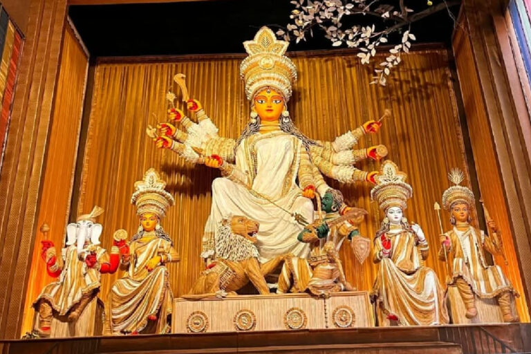 চোরবাগানের দুর্ঘটনার পর এবার নোটিশ দক্ষিণ কলকাতার ৩ বড় পুজোকে! নিরাপত্তায় কোথায় ফাঁক? South Kolkata Durga Puja Fire Safety Notice – editorial illustration of fire safety officials inspecting a crowded Durga Puja pandal in Kolkata, highlighting emergency exits, lighting and visitor safety arrangements.