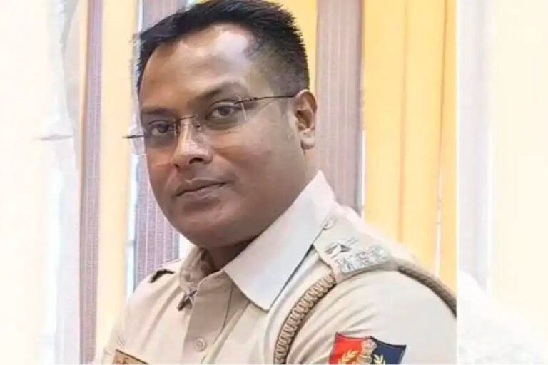 দুর্ঘটনা, আত্মহত্যা নাকি খুন? রেললাইনে পুলিশ ইনস্পেক্টর জয়ন্ত পালের দেহ, পুরনো বিতর্ক ঘিরে নতুন প্রশ্ন Bankura Police Inspector Jayanta Pal Death – Editorial illustration of railway tracks in Bankura, West Bengal, representing the reported recovery of police inspector Jayanta Pal's body and the unanswered questions surrounding his death.