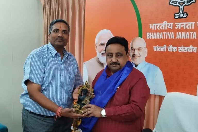 ব্যবসায়ীদের সংগঠনের নেতার সঙ্গে সাক্ষাৎ, কী কথা হল দিল্লিতে? Praveen Khandelwal meeting Professor Ramesh Kumar Rawat in Delhi