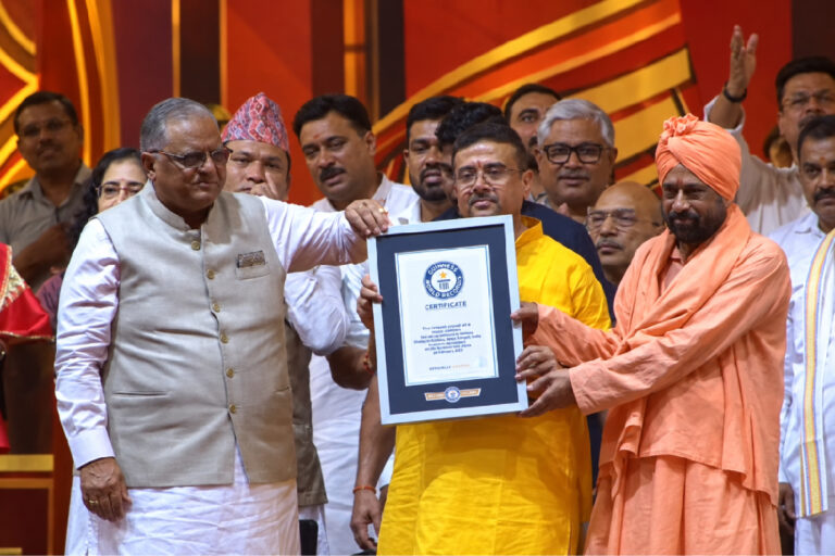 পশ্চিমবঙ্গের মুকুটে আবারো নতুন পালক! দুর্গাপুজোয় গিনেস ওয়ার্ল্ড বুক রেকর্ডে কেন নাম উঠলো রাজ্যের? Guinness World Record for Durga Puja: 3,000 dhakis perform together at Eden Gardens in West Bengal.