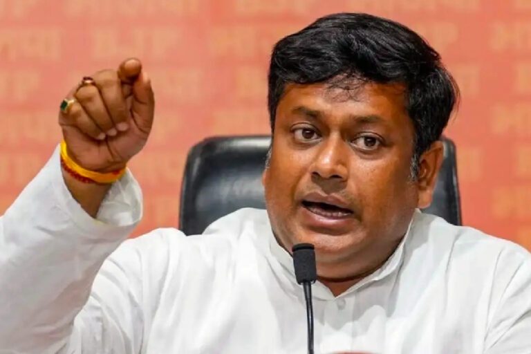আপনি কি কাউন্সিলর হতে চান আগামী পুর নির্বাচনে? তাহলে এই পদ্ধতিতে করতে পারেন আবেদন BJP Invites Municipal Poll Candidates in Bengal: Sukanta Majumdar Says — candidate applications, selection criteria and youth participation.