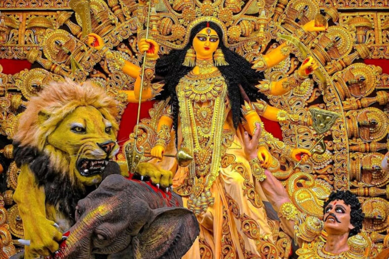 মহালয়ার দিন শহরে আসছেন না মোদী-শাহ! জানুন শহরে সেদিন কী কী অনুষ্ঠান থাকছে? Subhendu Adhikari at Kolkata Durga Puja Mahalaya celebration